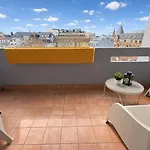 Apartman Stylische 110m2 In Lage Mit Balkon Und 2 Schlafzimmern Fuer Bis Zu 6 Personen Sowie Kostenloser Parkgarage Max 1,65m Hoehe Und 1,8m Breite *