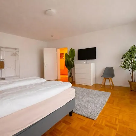 Stylische 110m2 In Lage Mit Balkon Und 2 Schlafzimmern Fuer Bis Zu 6 Personen Sowie Kostenloser Parkgarage Max 1,65m Hoehe Und 1,8m Breite * Karlsruhe