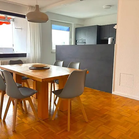 Stylische 110m2 In Lage Mit Balkon Und 2 Schlafzimmern Fuer Bis Zu 6 Personen Sowie Kostenloser Parkgarage Max 1,65m Hoehe Und 1,8m Breite