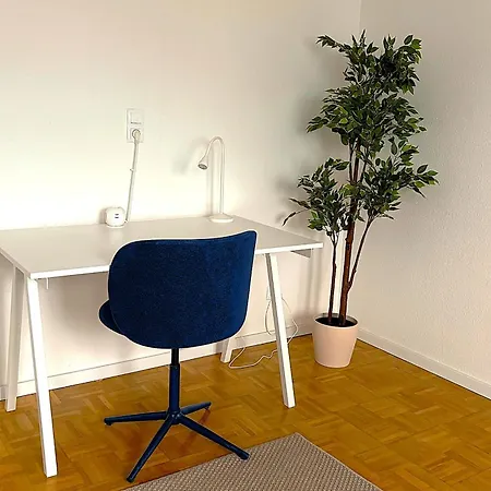 Stylische 110m2 In Lage Mit Balkon Und 2 Schlafzimmern Für Bis Zu 6 Personen Sowie Kostenloser Parkgarage Max 1,65m Höhe Und 1,8m Breite