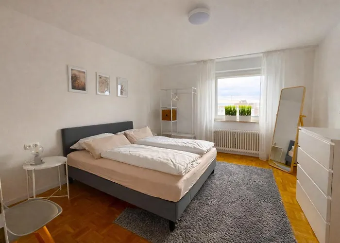 Appartement Stylische 110m2 In Lage Mit Balkon Und 2 Schlafzimmern Fuer Bis Zu 6 Personen Sowie Kostenloser Parkgarage Max 1,65m Hoehe Und 1,8m Breite *