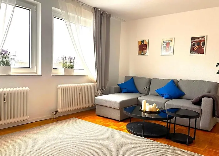 Appartement Stylische 110m2 In Lage Mit Balkon Und 2 Schlafzimmern Fuer Bis Zu 6 Personen Sowie Kostenloser Parkgarage Max 1,65m Hoehe Und 1,8m Breite Karlsruhe
