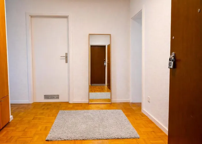 Stylische 110m2 In Lage Mit Balkon Und 2 Schlafzimmern Fuer Bis Zu 6 Personen Sowie Kostenloser Parkgarage Max 1,65m Hoehe Und 1,8m Breite Appartement Karlsruhe