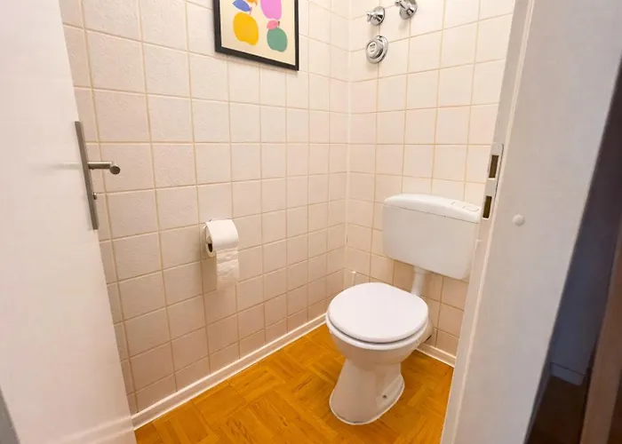 Stylische 110m2 In Lage Mit Balkon Und 2 Schlafzimmern Fuer Bis Zu 6 Personen Sowie Kostenloser Parkgarage Max 1,65m Hoehe Und 1,8m Breite Appartement