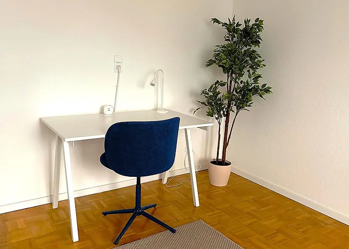 Stylische 110m2 In Lage Mit Balkon Und 2 Schlafzimmern Fuer Bis Zu 6 Personen Sowie Kostenloser Parkgarage Max 1,65m Hoehe Und 1,8m Breite