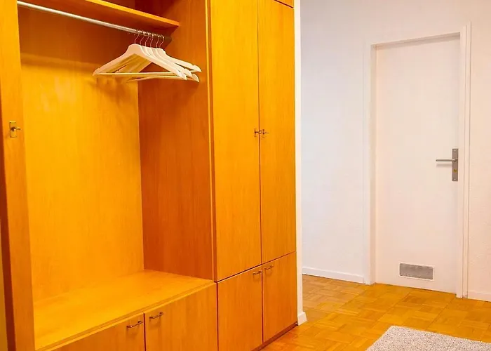 Appartement Stylische 110m2 In Lage Mit Balkon Und 2 Schlafzimmern Fuer Bis Zu 6 Personen Sowie Kostenloser Parkgarage Max 1,65m Hoehe Und 1,8m Breite Karlsruhe