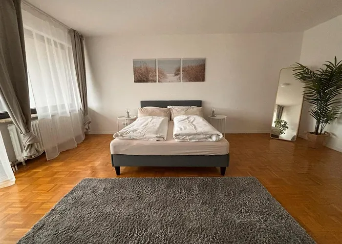 Stylische 110m2 In Lage Mit Balkon Und 2 Schlafzimmern Fuer Bis Zu 6 Personen Sowie Kostenloser Parkgarage Max 1,65m Hoehe Und 1,8m Breite *