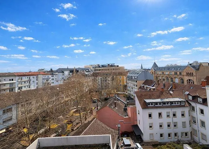 Apartment Stylische 110m2 In Lage Mit Balkon Und 2 Schlafzimmern Fuer Bis Zu 6 Personen Sowie Kostenloser Parkgarage Max 1,65m Hoehe Und 1,8m Breite